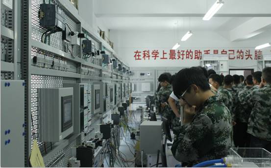 走進校園，共筑未來 新生實訓工廠、實驗室參觀與教育咨詢服務體驗